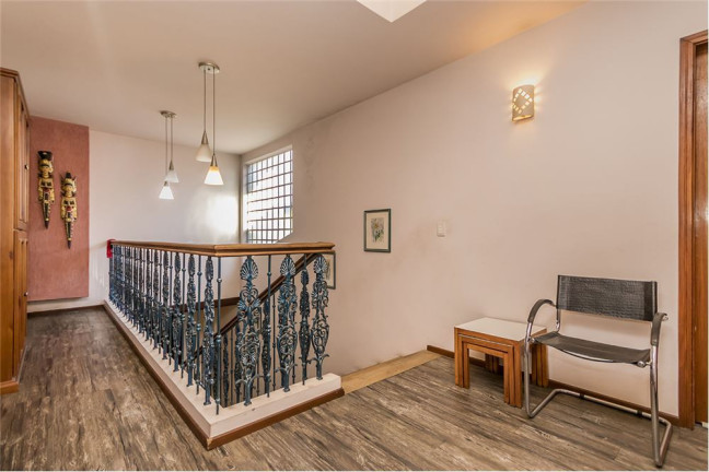 Imagem Casa com 6 Quartos à Venda,  em Jardim Itu - Porto Alegre
