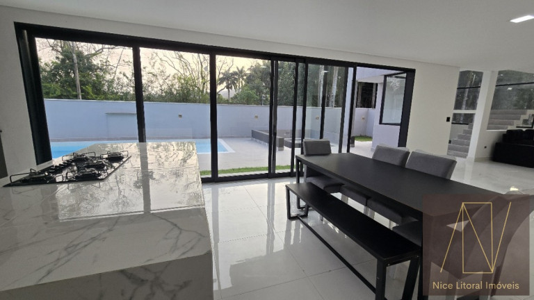 Imagem Sobrado com 4 Quartos à Venda, 300 m² em Massaguaçu - Caraguatatuba