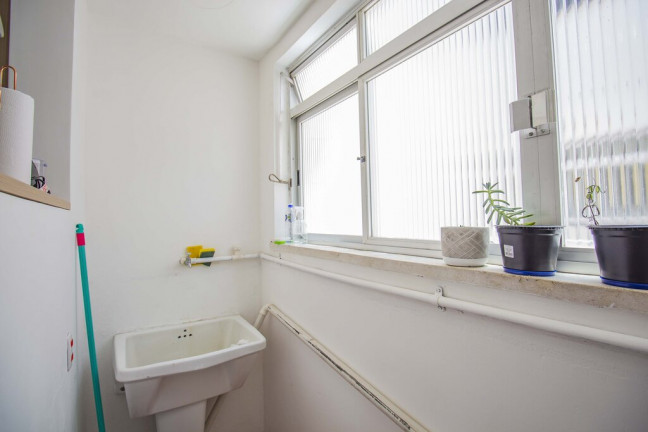 Imagem Apartamento com 2 Quartos à Venda, em Menino Deus - Porto Alegre Imagem Apartamento com 2 Quartos à Venda, em Menino Deus - Porto Alegre