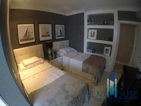 Imagem Apartamento com 3 Quartos à Venda, 220 m² em Centro - Balneário Camboriú