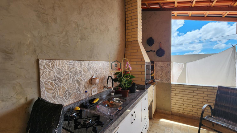 Imagem Casa com 3 Quartos à Venda, 152 m² em Jacutinga - Londrina