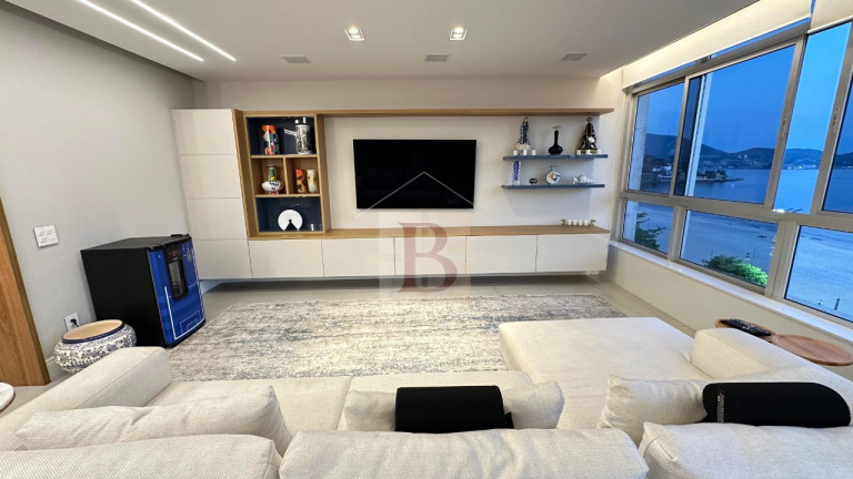 Imagem Imóvel com 4 Quartos à Venda, 250 m² em Icaraí - Niterói Imagem Imóvel com 4 Quartos à Venda, 250 m² em Icaraí - Niterói