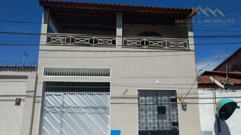 Casa com 3 Quartos à Venda, 220 m² em Jóquei Clube - Fortaleza