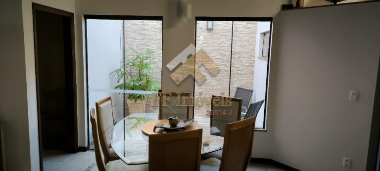 Imagem Casa com 3 Quartos à Venda, 250 m² em São Carlos