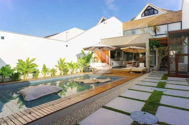 Imagem Casa com 6 Quartos à Venda, 320 m² em Barra Da Tijuca - Rio De Janeiro Imagem Casa com 6 Quartos à Venda, 320 m² em Barra Da Tijuca - Rio De Janeiro
