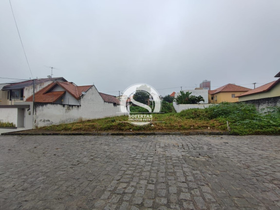 Terreno à Venda, 240 m²