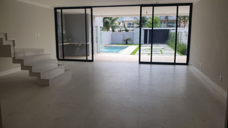 Imagem Casa com 6 Quartos à Venda, 380 m² em Barra Da Tijuca - Rio De Janeiro Imagem Casa com 6 Quartos à Venda, 380 m² em Barra Da Tijuca - Rio De Janeiro