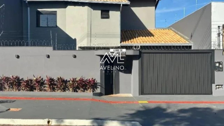Sobrado com 3 Quartos à Venda, 225 m² em Monte Castelo - Campo Grande