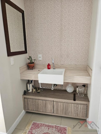 Imagem Sobrado com 3 Quartos à Venda, 295 m² em Bucarein - Joinville