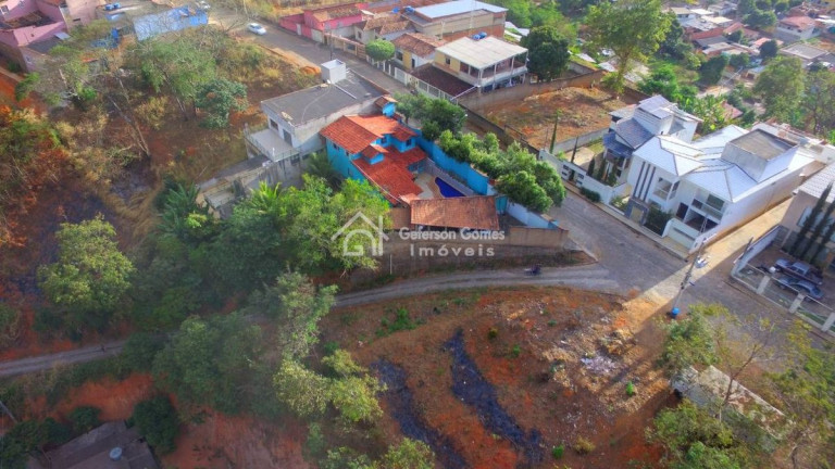 Imagem Casa com 3 Quartos à Venda, 208 m² em Centro - Mantena Imagem Casa com 3 Quartos à Venda, 208 m² em Centro - Mantena
