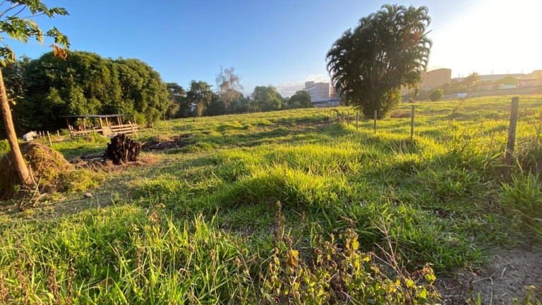 Imagem Terreno à Venda, 1.800 m² Imagem Terreno à Venda, 1.800 m²