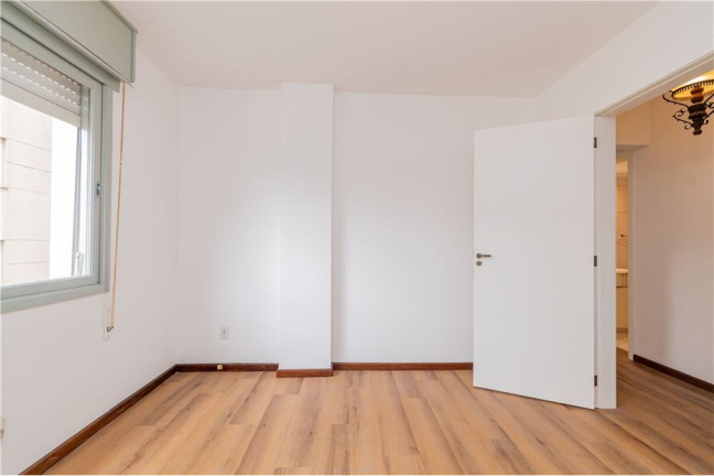 Imagem Imóvel com 3 Quartos à Venda,  em Auxiliadora - Porto Alegre