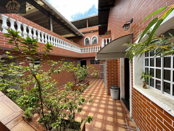 Imagem Casa com 3 Quartos à Venda, 257 m² em Vila Scarpelli - Santo André Imagem Casa com 3 Quartos à Venda, 257 m² em Vila Scarpelli - Santo André