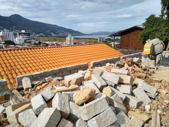 Terreno à Venda, 200 m² em Saco Dos Limões - Florianópolis
