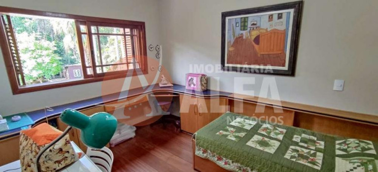 Imagem Casa com 3 Quartos à Venda, 1.500 m² em Algarve - Cotia
