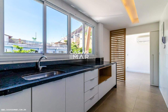 Imagem Imóvel com 3 Quartos à Venda, 237 m² em Copacabana - Rio De Janeiro Imagem Imóvel com 3 Quartos à Venda, 237 m² em Copacabana - Rio De Janeiro