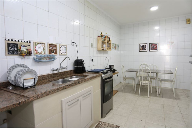Imagem Casa com 5 Quartos à Venda,  em Jardim Itu - Porto Alegre