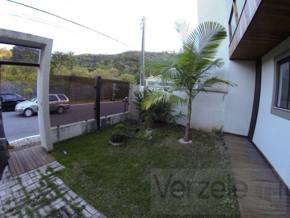 Imagem Casa com 3 Quartos à Venda, 190 m² em Praia Dos Amores - Balneário Camboriú Imagem Casa com 3 Quartos à Venda, 190 m² em Praia Dos Amores - Balneário Camboriú
