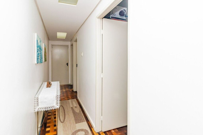 Imagem Imóvel com 3 Quartos à Venda, 70 m² em Centro Histórico - Porto Alegre Imagem Imóvel com 3 Quartos à Venda, 70 m² em Centro Histórico - Porto Alegre