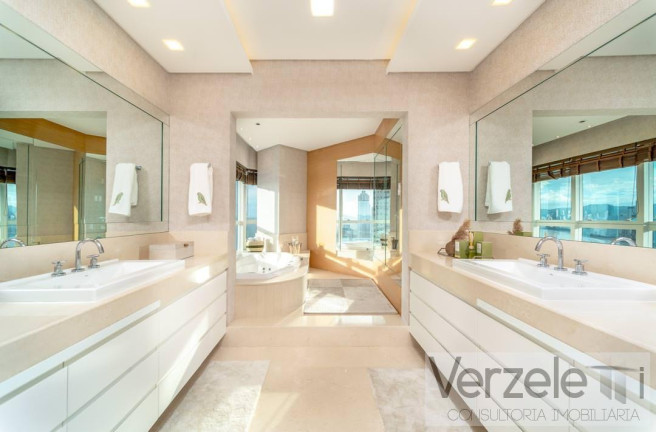 Imagem Apartamento com 6 Quartos à Venda, 740 m² em Centro - Balneário Camboriú Imagem Apartamento com 6 Quartos à Venda, 740 m² em Centro - Balneário Camboriú