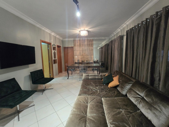 Imóvel com 3 Quartos para Alugar, 234 m² em Dom Aquino - Cuiabá