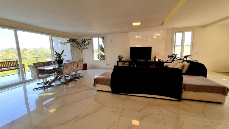 Imagem Casa com 5 Quartos à Venda, em Granja Viana - Carapicuíba Imagem Casa com 5 Quartos à Venda, em Granja Viana - Carapicuíba