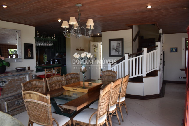 Imagem Casa com 4 Quartos à Venda, 225 m² em Região Do Alto Do Capivari - Campos Do Jordão Imagem Casa com 4 Quartos à Venda, 225 m² em Região Do Alto Do Capivari - Campos Do Jordão