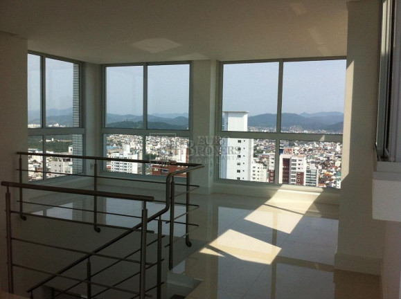 Imagem Cobertura com 3 Quartos à Venda, 330 m² em Centro - Balneário Camboriú Imagem Cobertura com 3 Quartos à Venda, 330 m² em Centro - Balneário Camboriú