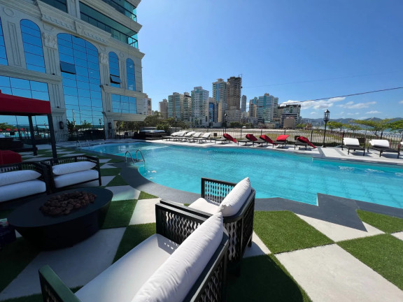 Imagem Apartamento com 4 Quartos à Venda, 180 m² em Meia Praia - Itapema