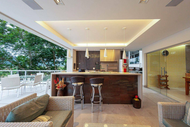 Casa com 5 Quartos à Venda, 650 m² em Itaipu - Niterói
