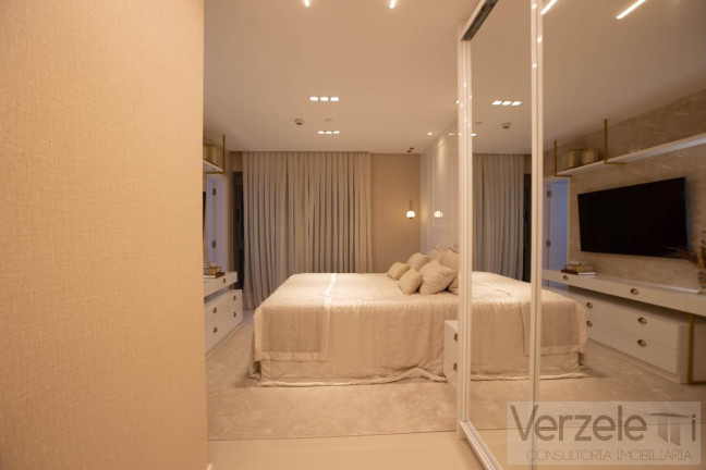 Imagem Apartamento com 4 Quartos à Venda, 182 m² em Centro - Balneário Camboriú Imagem Apartamento com 4 Quartos à Venda, 182 m² em Centro - Balneário Camboriú