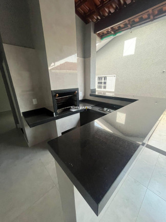 Imagem Casa com 3 Quartos à Venda, 200 m²