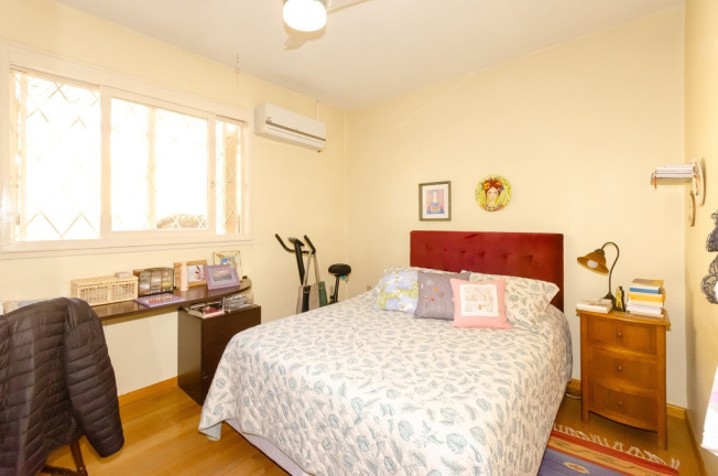 Imagem Casa com 4 Quartos à Venda,  em Petrópolis - Porto Alegre
