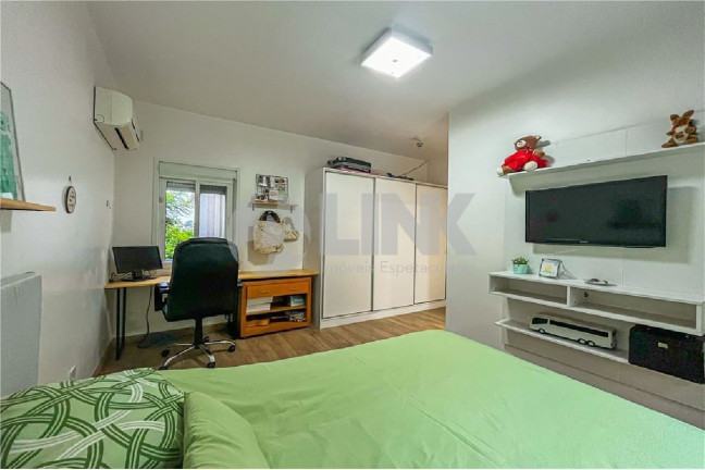 Imagem Casa com 4 Quartos à Venda, 300 m² em Chácara Das Pedras - Porto Alegre Imagem Casa com 4 Quartos à Venda, 300 m² em Chácara Das Pedras - Porto Alegre