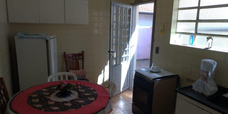 Imagem Casa com 2 Quartos à Venda, 180 m² em Vila Nova Botucatu - Botucatu