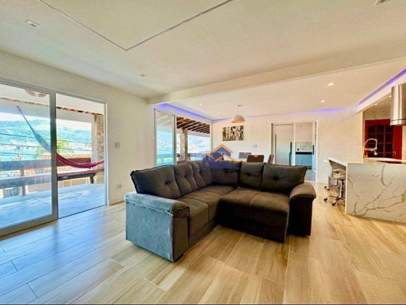 Imagem Casa com 5 Quartos à Venda, 200 m² em Centro - Angra Dos Reis