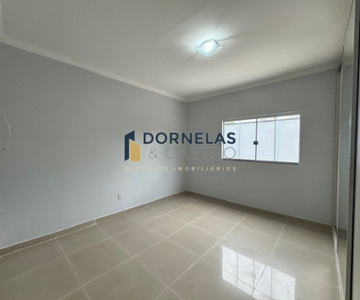 Imagem Casa com 3 Quartos à Venda, 400 m² em Guará I - Brasília Imagem Casa com 3 Quartos à Venda, 400 m² em Guará I - Brasília