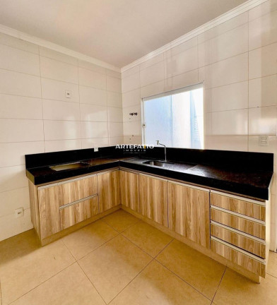 Casa com 2 Quartos à Venda, 118 m²