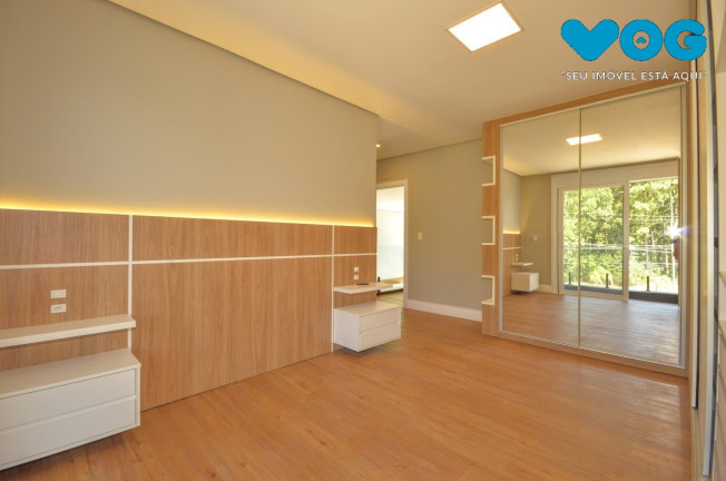 Imagem Casa com 4 Quartos à Venda, 290 m² em Vila Nova - Porto Alegre Imagem Casa com 4 Quartos à Venda, 290 m² em Vila Nova - Porto Alegre