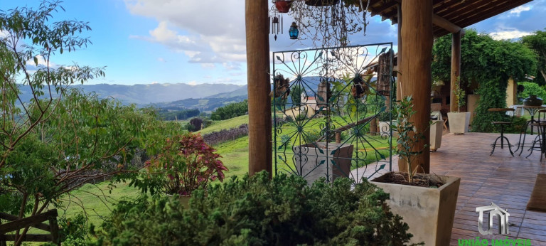 Imagem Imóvel com 3 Quartos à Venda, 612 m² em Pedra Bela - Pedra Bela