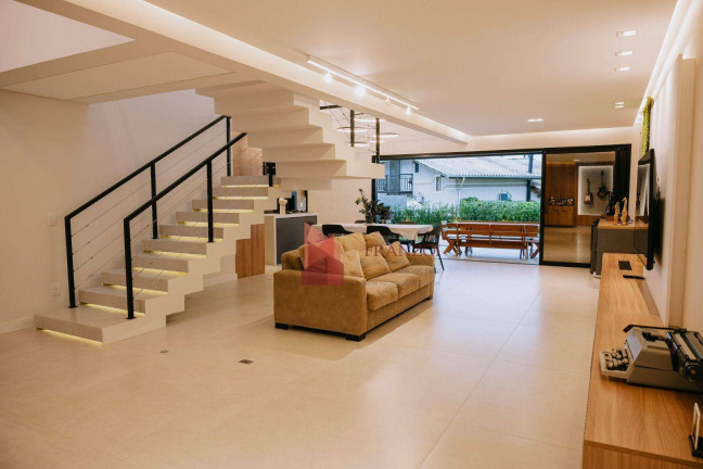 Imagem Casa com 3 Quartos à Venda, 309 m² em Dom Bosco - Itajaí