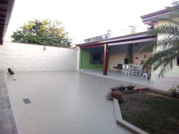 Imagem Casa com 3 Quartos à Venda, 240 m² em Guaratinguetá