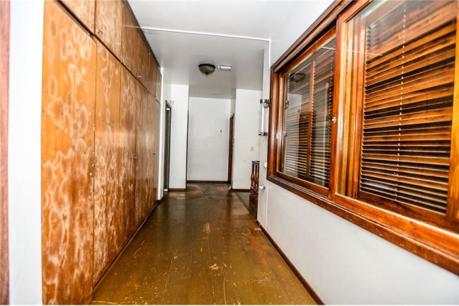 Imagem Casa com 6 Quartos à Venda, em Passo Da Areia - Porto Alegre Imagem Casa com 6 Quartos à Venda, em Passo Da Areia - Porto Alegre