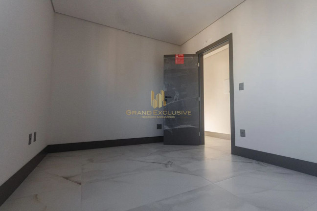 Imagem Apartamento com 3 Quartos à Venda, 130 m² em Centro - Balneário Camboriú Imagem Apartamento com 3 Quartos à Venda, 130 m² em Centro - Balneário Camboriú