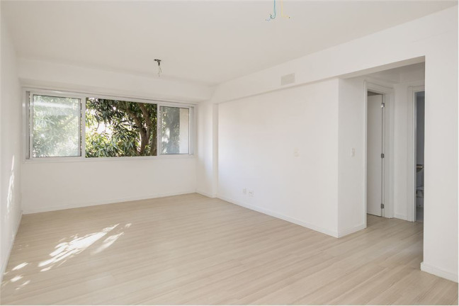 Imagem Imóvel com 2 Quartos à Venda,  em Passo Da Areia - Porto Alegre