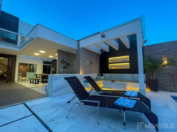 Casa com 4 Quartos à Venda, 220 m² em Praia Do Morro - Guarapari