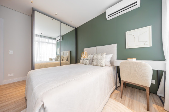 Imagem Imóvel com 3 Quartos à Venda, 198 m² em água Verde - Curitiba Imagem Imóvel com 3 Quartos à Venda, 198 m² em água Verde - Curitiba