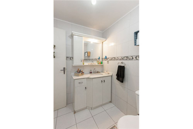 Imagem Imóvel com 3 Quartos à Venda, em Cristal - Porto Alegre Imagem Imóvel com 3 Quartos à Venda, em Cristal - Porto Alegre