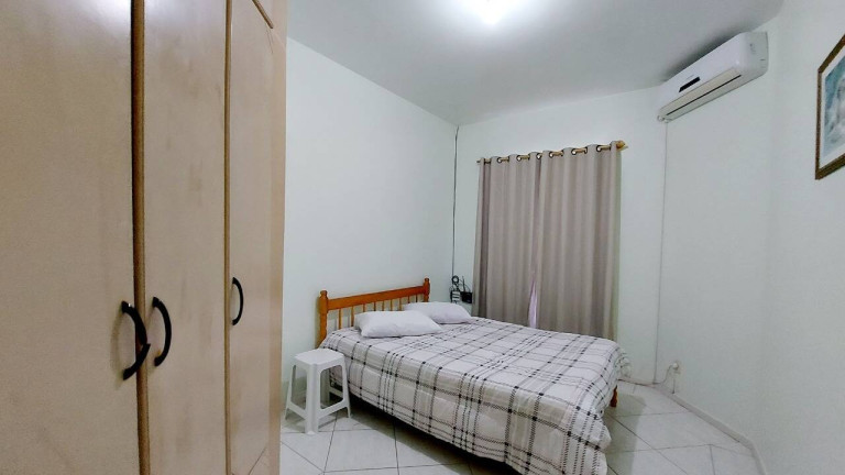 Imagem Casa com 4 Quartos para Temporada, 140 m² em Bombas - Bombinhas Imagem Casa com 4 Quartos para Temporada, 140 m² em Bombas - Bombinhas