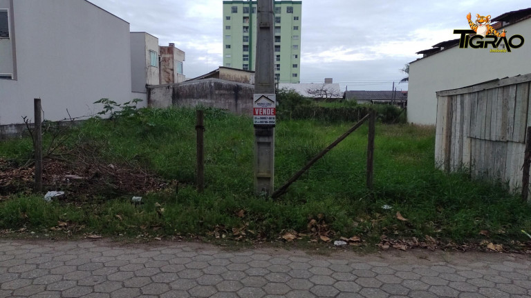 Terreno à Venda, 250 m² em Centro - Navegantes